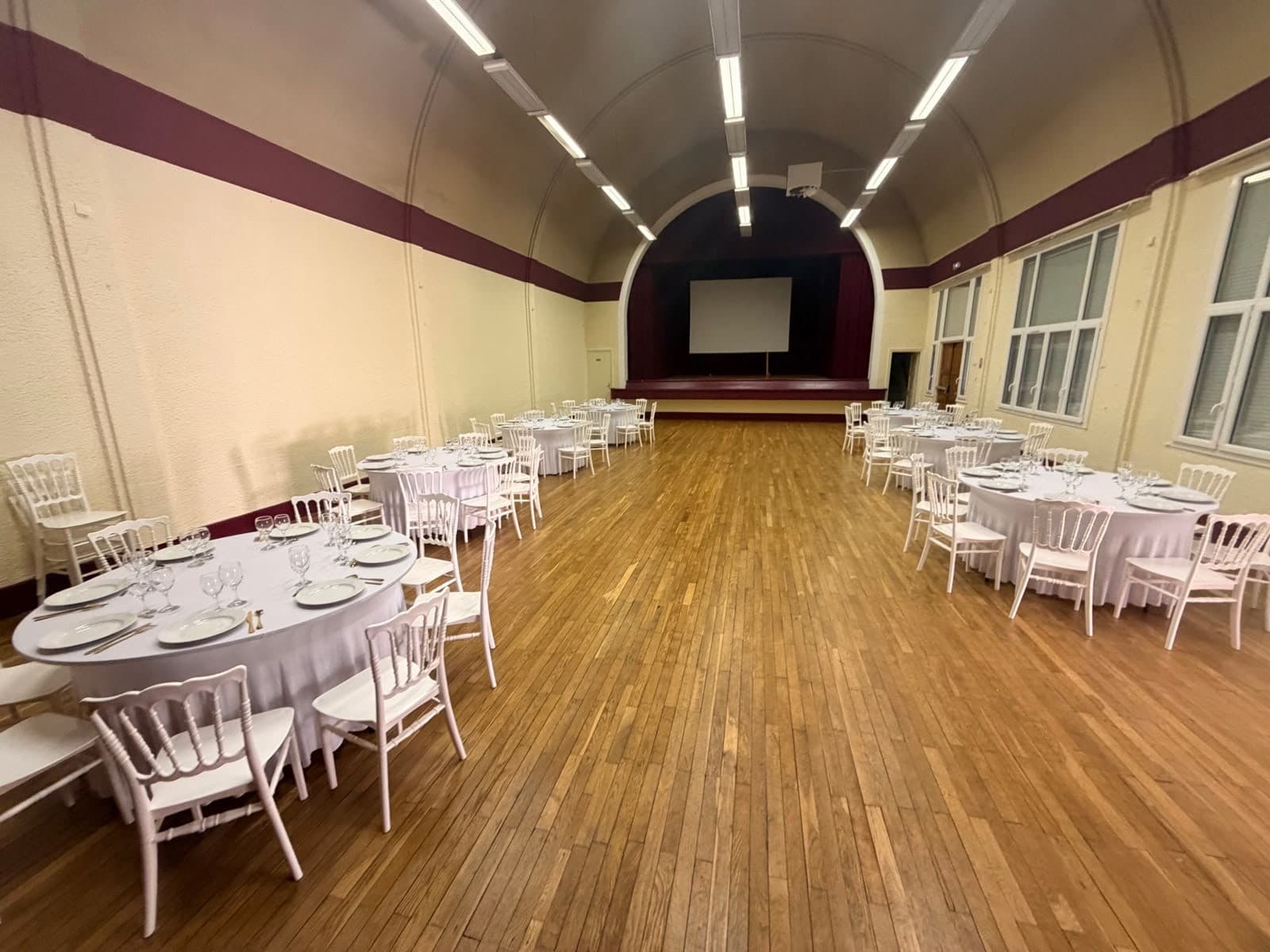 Photo de Salle des fêtes à Fontaine-le-Port — 1 sur 3