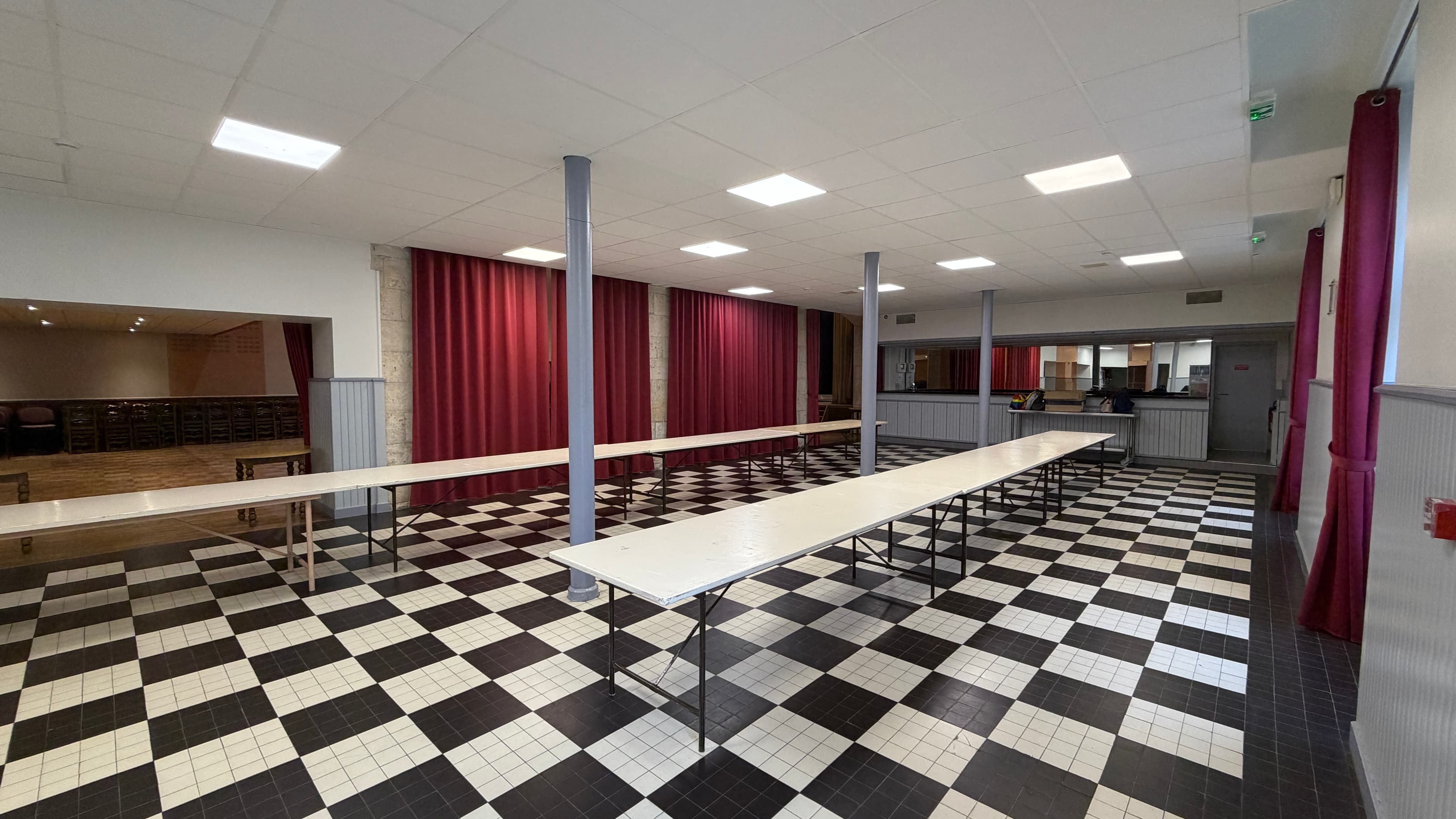 Photo de Salle des fêtes - Bar - Parquet - Cuisine à Saint-Aignan — 2 sur 4