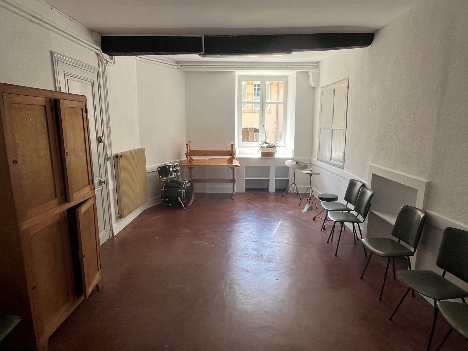 Grande salle de musique à Marnay — photo 2 sur 2
