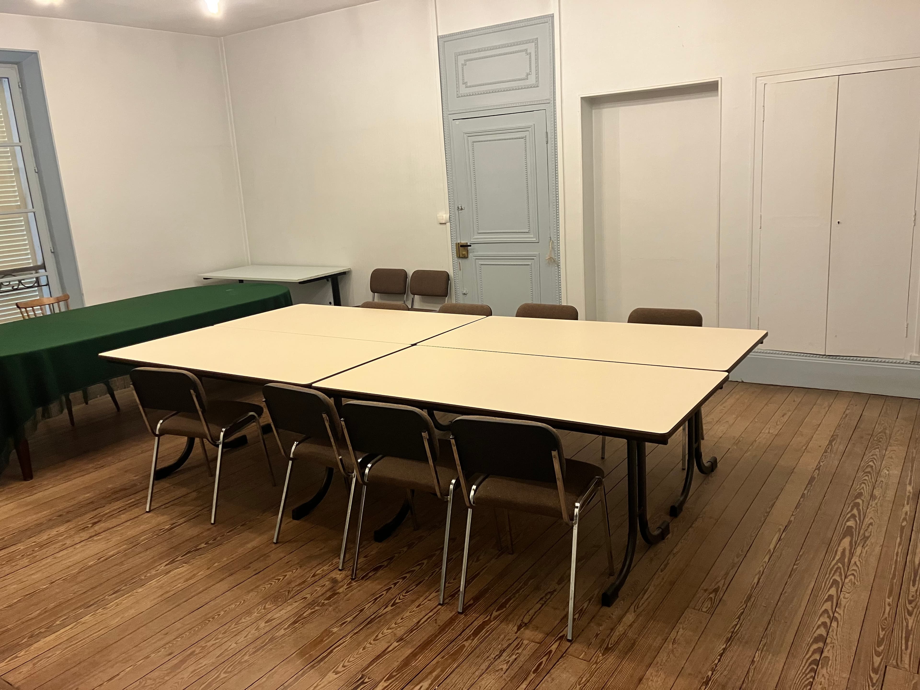 Salle de conférence à Fontaine-le-Port — photo 1 sur 2