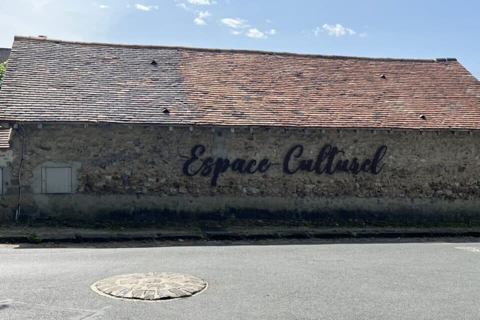 Salle du centre culturel à Fontaine-le-Port