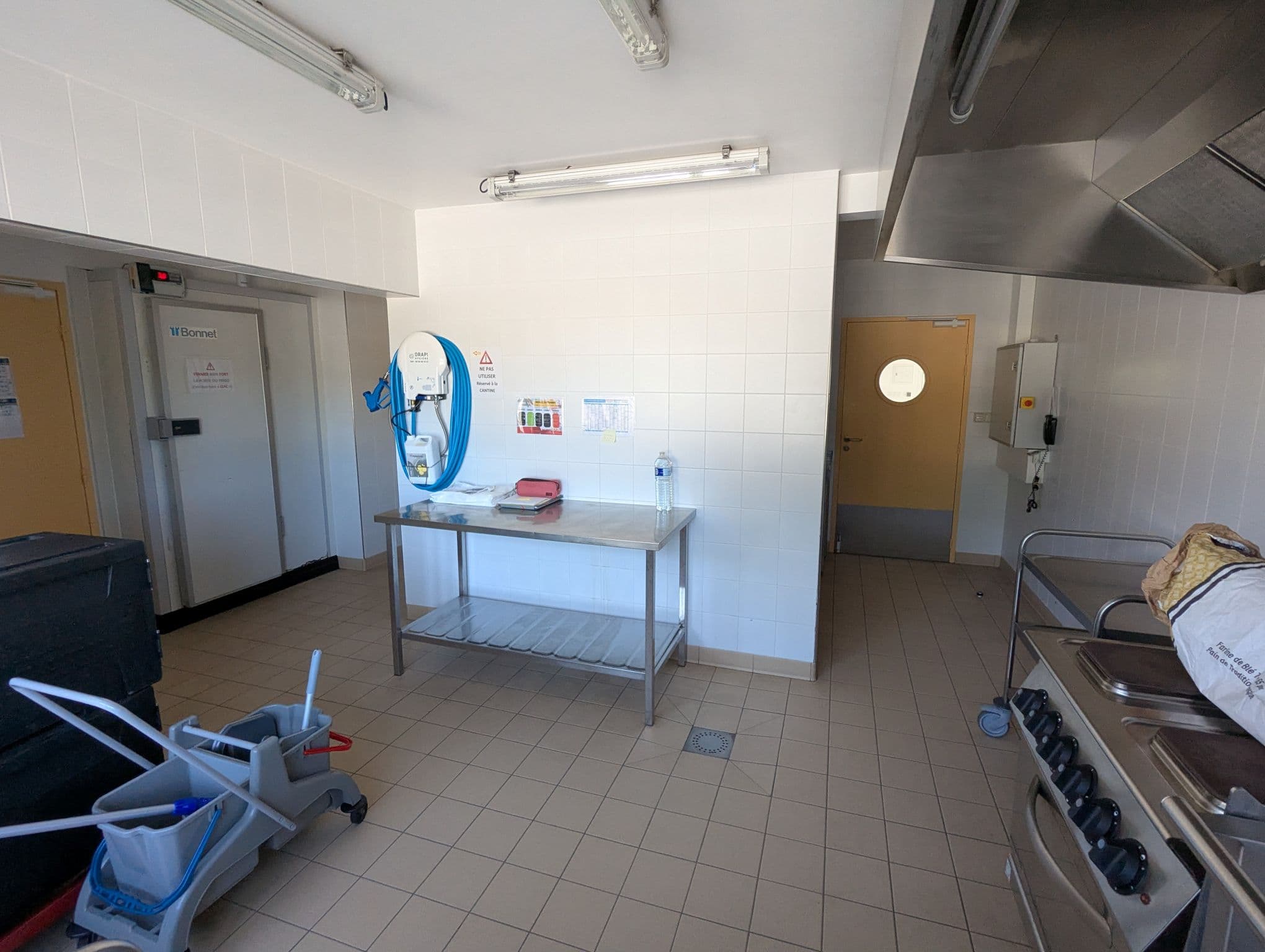 Salle du foyer — Petite salle (cuisine) à Le Tablier — photo 3 sur 4